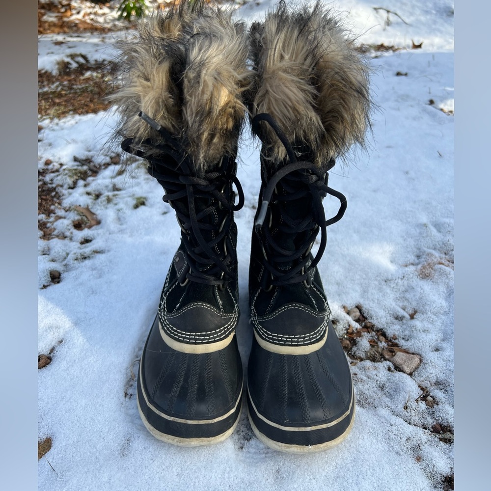 Sorel - Sz 7M. In excellent condition. Very minor wear $80